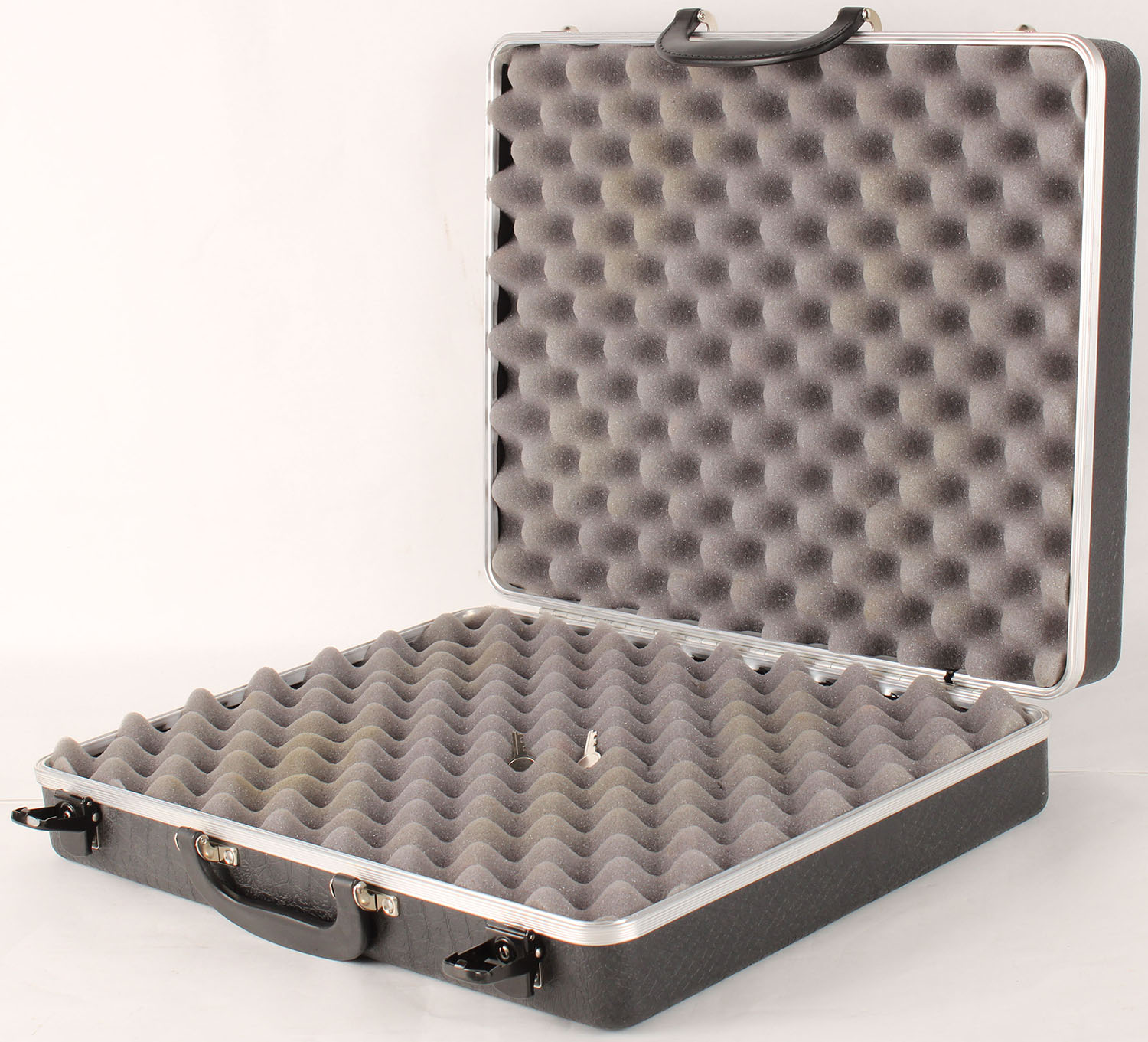 Item 90049 (Ended 20240531 231101) Doskocil hard plastic gun