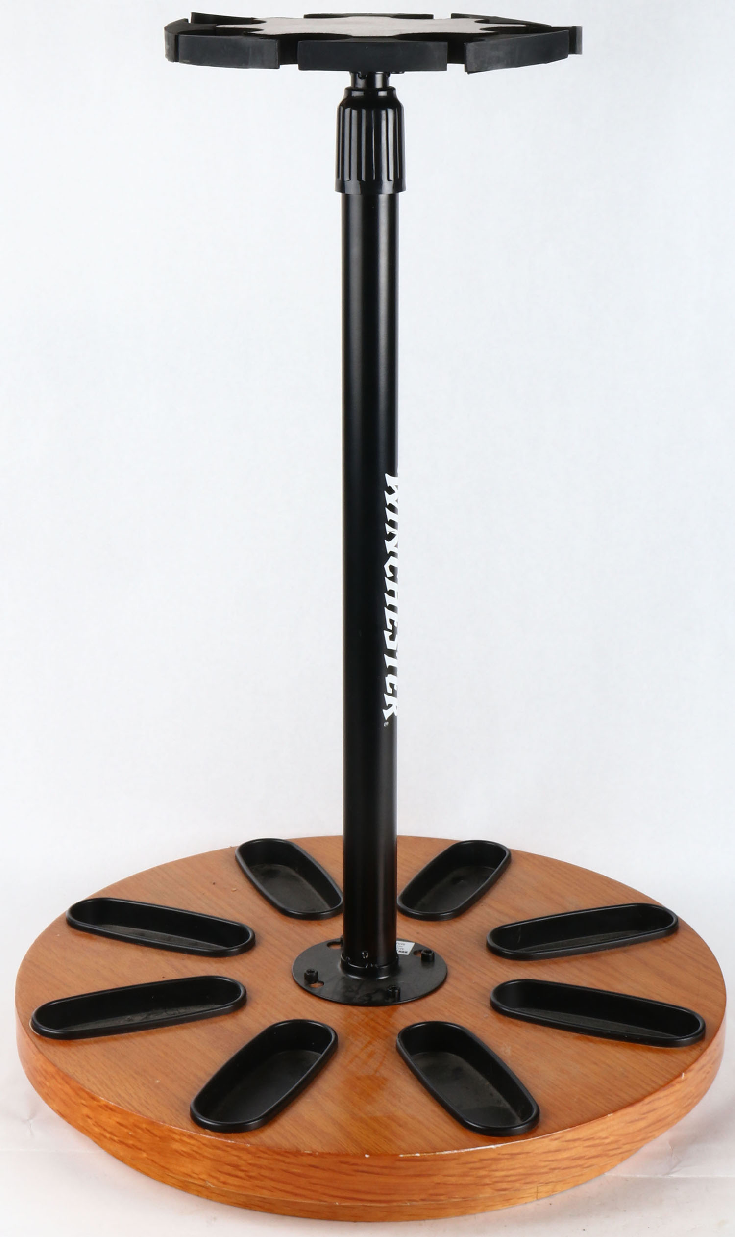 Item 91205 (Ended 20240830 231554) Winchester Gun Rack, lazy